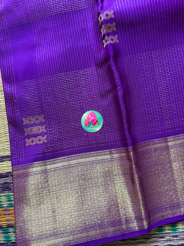Royal Amethyst: Vintage Purple Vaira Oosi Kanchipattu Saree with Traditional Gilded Border