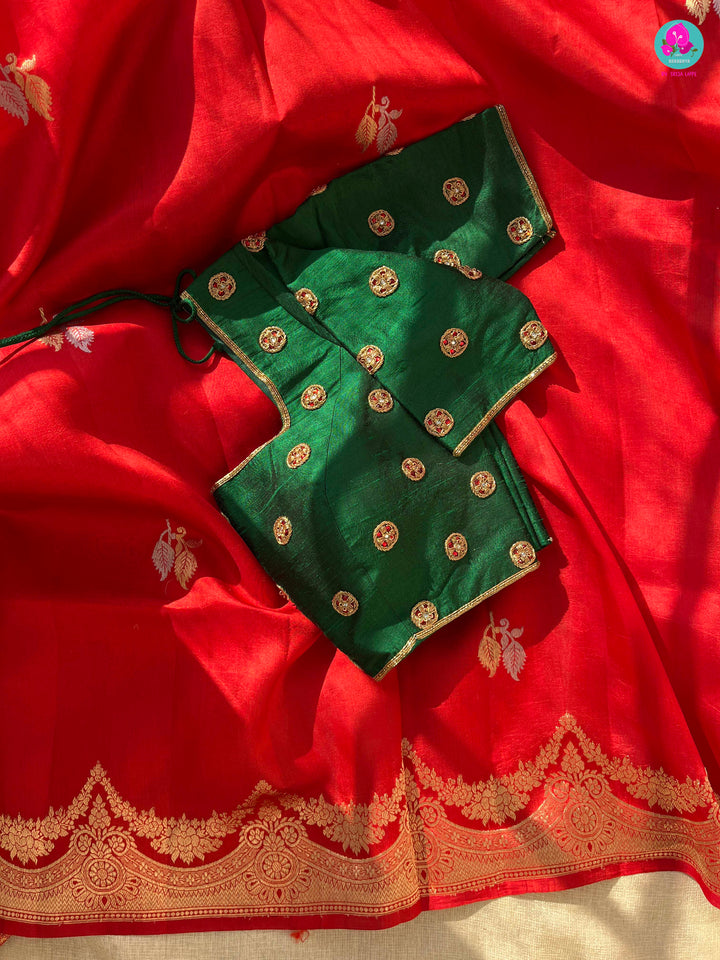 Pure Raw Mango Silk Saree with Scallop style border paired with Pure raw silk blouse