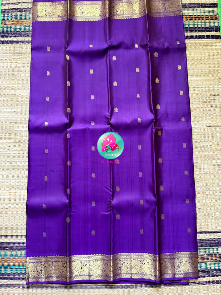 Royal Amethyst: Pure Purple Kanchipattu Handloom Saree with Traditional Gilded Border
