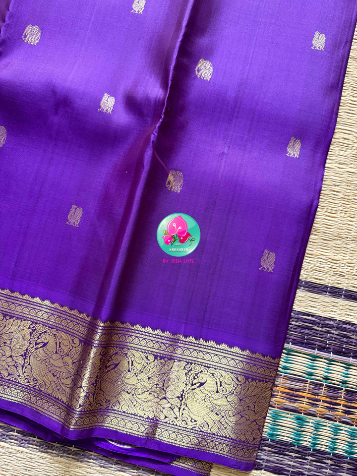 Royal Amethyst: Pure Purple Kanchipattu Handloom Saree with Traditional Gilded Border
