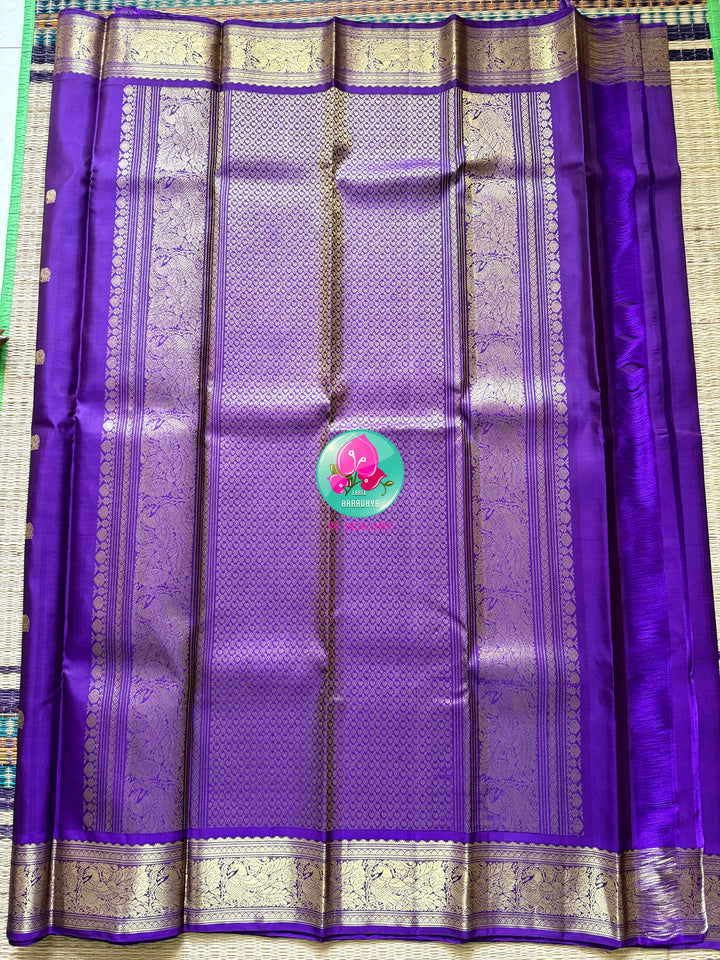 Royal Amethyst: Pure Purple Kanchipattu Handloom Saree with Traditional Gilded Border
