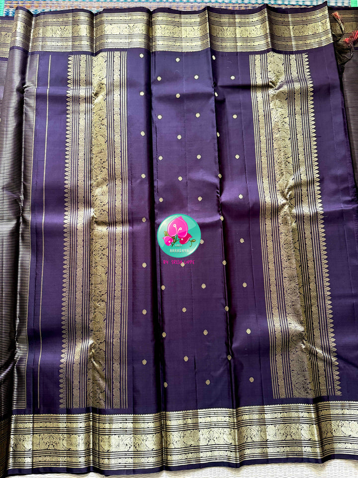 The Mahogany Glimmer: Deep Brown 2G Vaira Oosi Kanchipattu Saree with Traditional Gilded Border