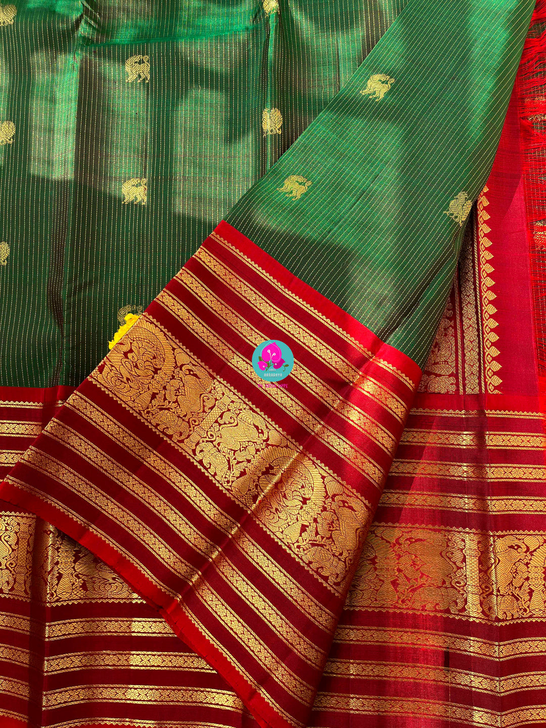 The Eternal Classic: Emerald Green Vaira Oosi Kanchipattu Saree with Grand Crimson Border