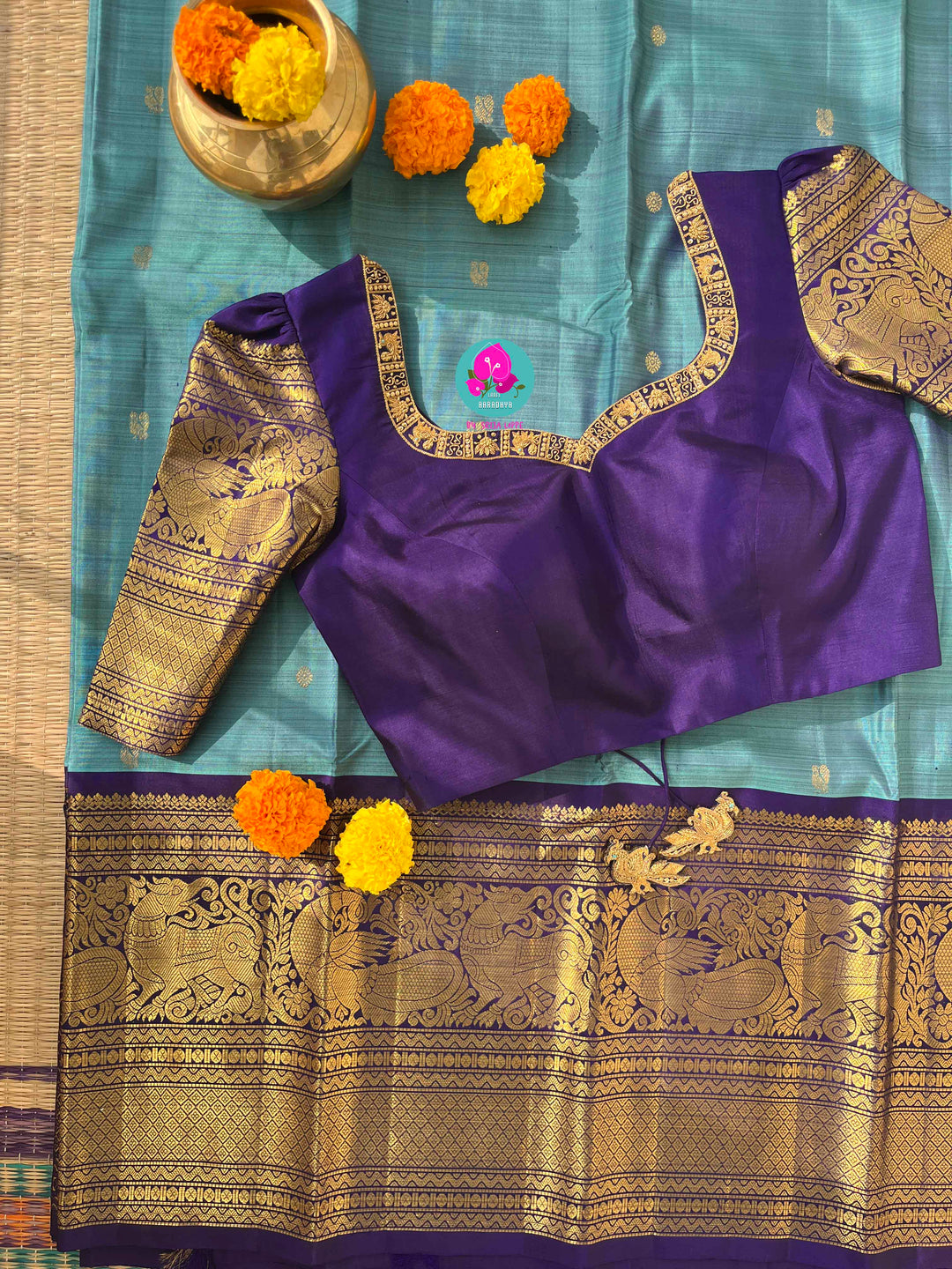 A Tale of Two Blues: Vintage Teal Kanchipattu Saree with Majestic Midnight Navy Border