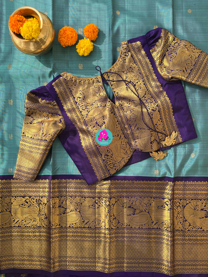 A Tale of Two Blues: Vintage Teal Kanchipattu Saree with Majestic Midnight Navy Border