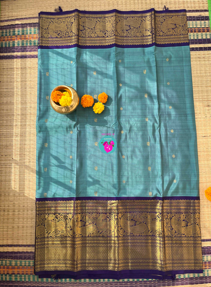 A Tale of Two Blues: Vintage Teal Kanchipattu Saree with Majestic Midnight Navy Border