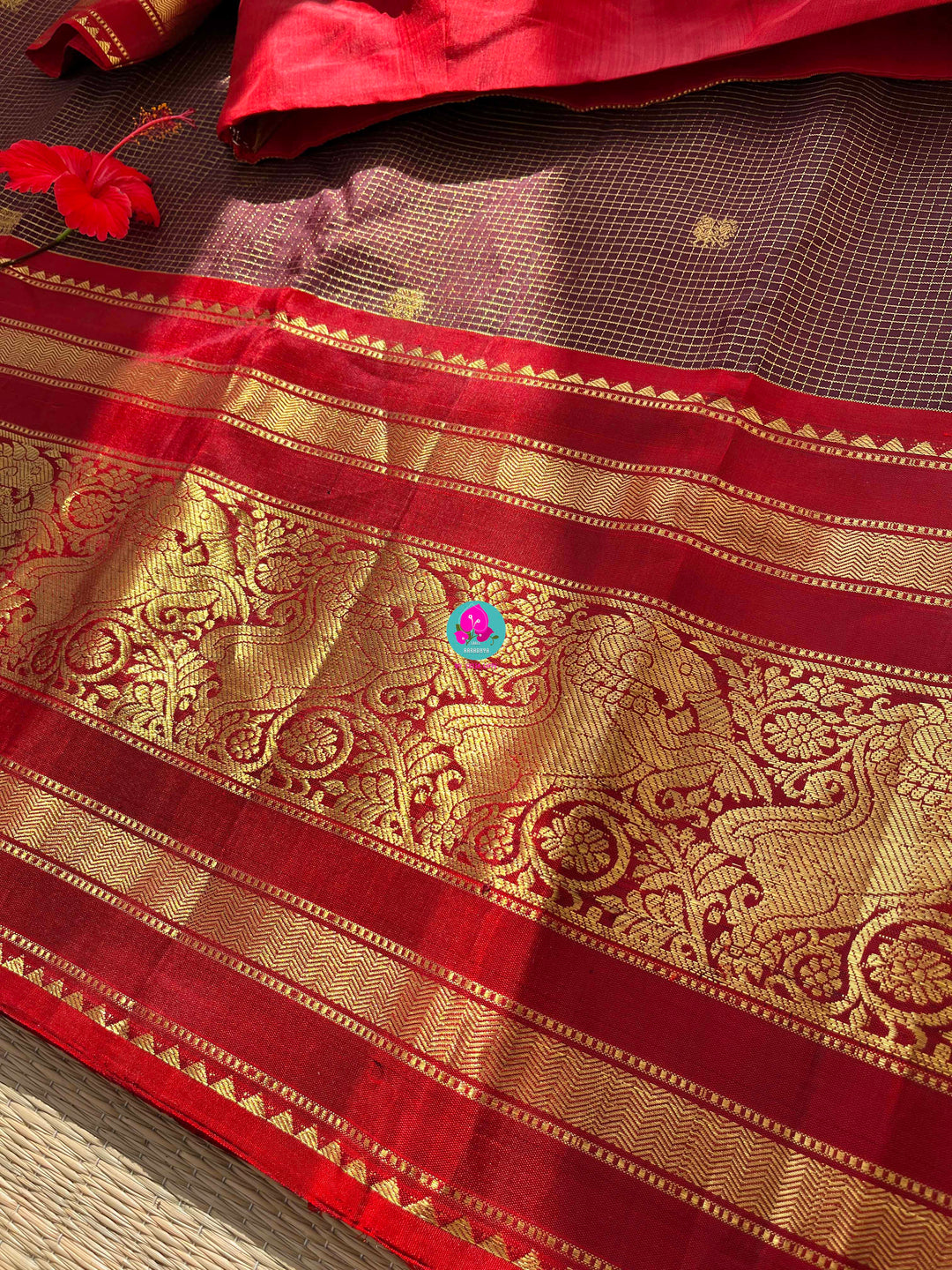 Vintage dark brown Kanchipattu 2g zari traditional red border and red blouse