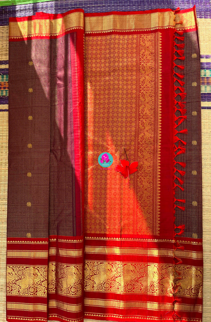 Vintage dark brown Kanchipattu 2g zari traditional red border and red blouse