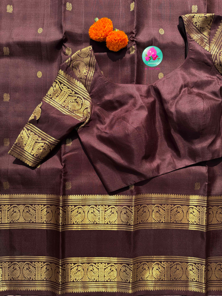 Echoes of Antiquity: The Vintage Brown Gandaberunda Kanchipuram Saree