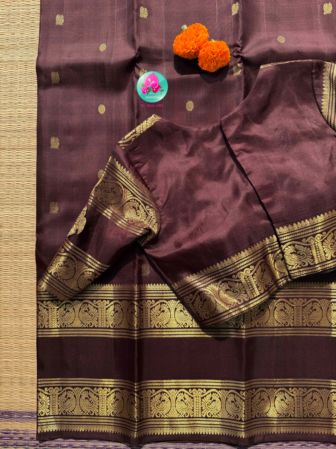 Echoes of Antiquity: The Vintage Brown Gandaberunda Kanchipuram Saree