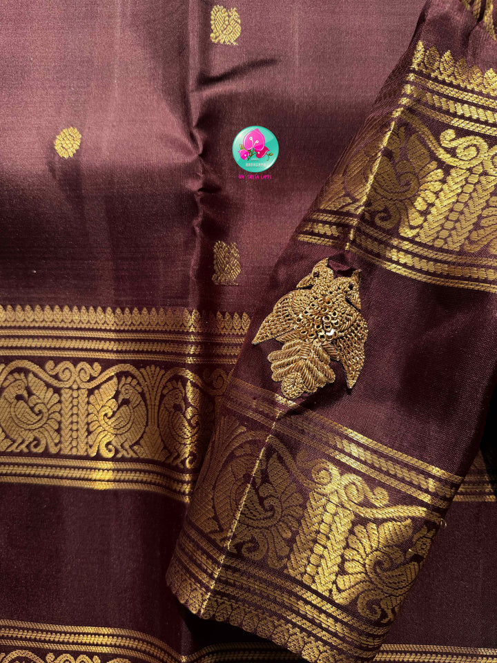 Echoes of Antiquity: The Vintage Brown Gandaberunda Kanchipuram Saree