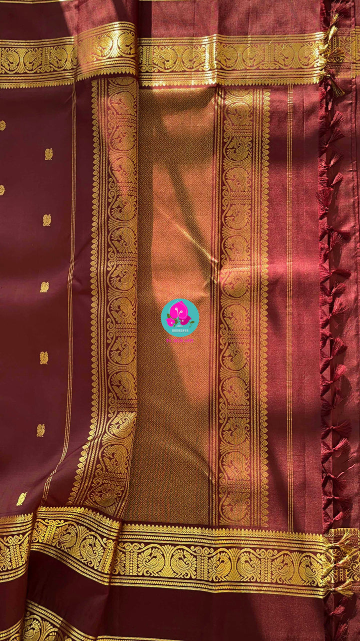 Kanchipuram 2g zari brown vintage saree with gap border and blouse