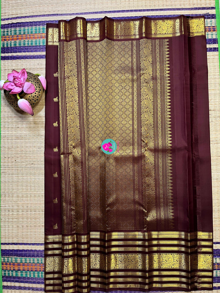 Kanchipuram 2g zari brown vintage saree with big border