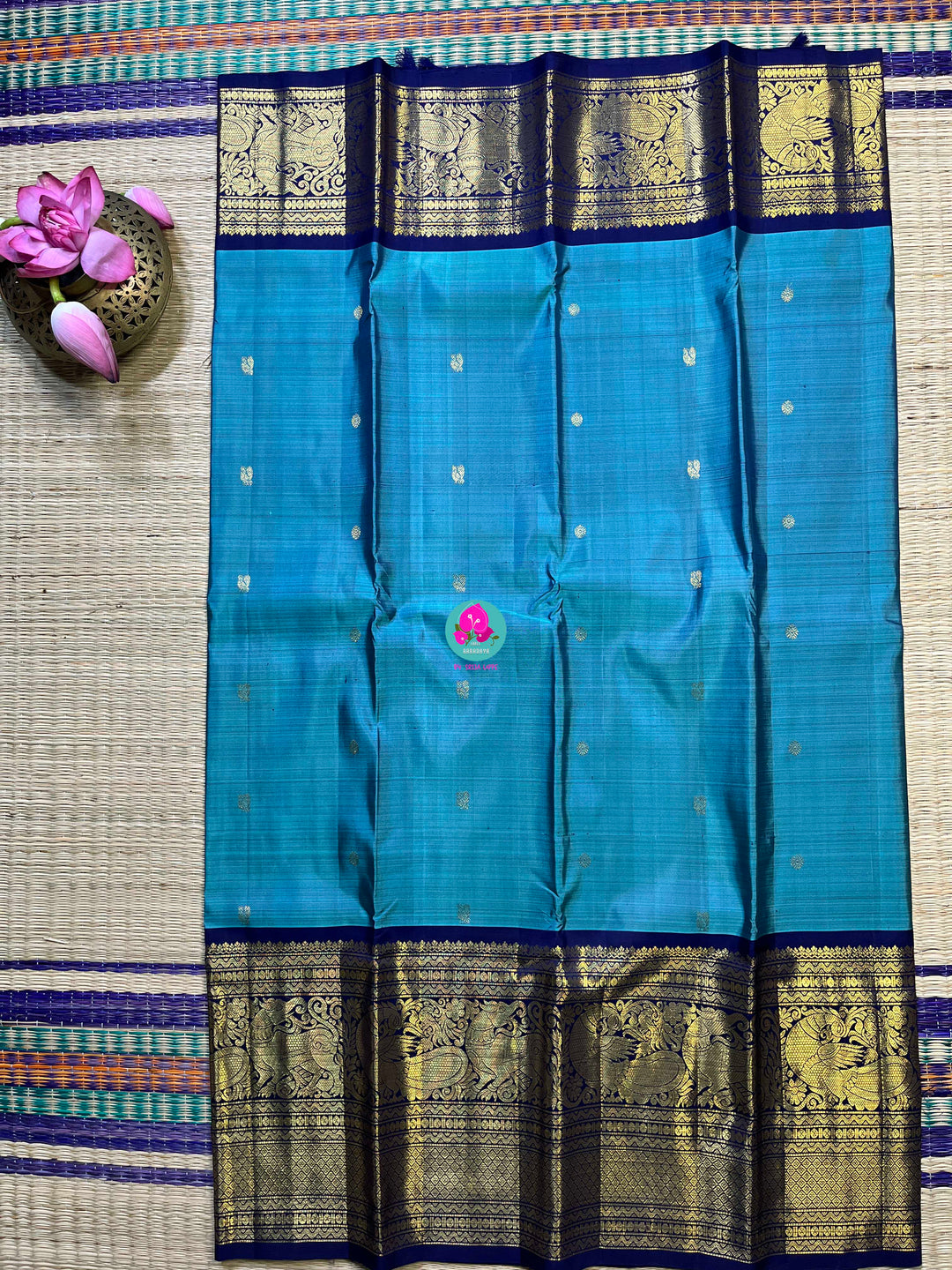 2g zari traditional big border Kanchipattu handloom saree in pastel blue with royal blue