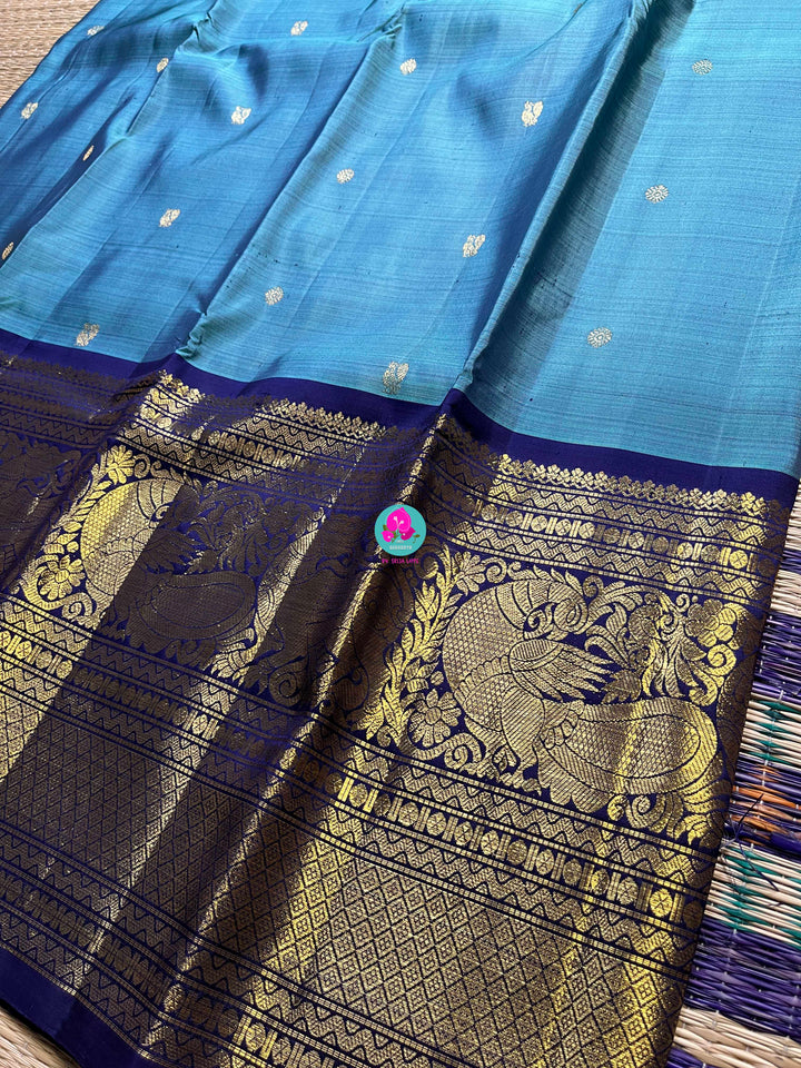 2g zari traditional big border Kanchipattu handloom saree in pastel blue with royal blue