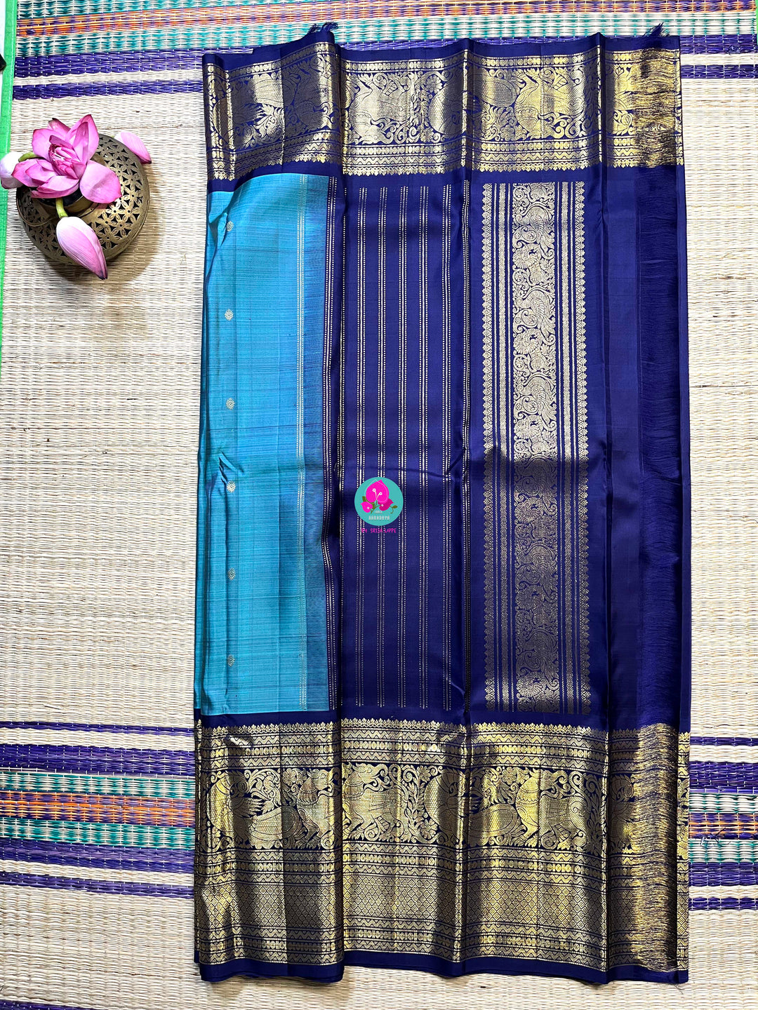 2g zari traditional big border Kanchipattu handloom saree in pastel blue with royal blue