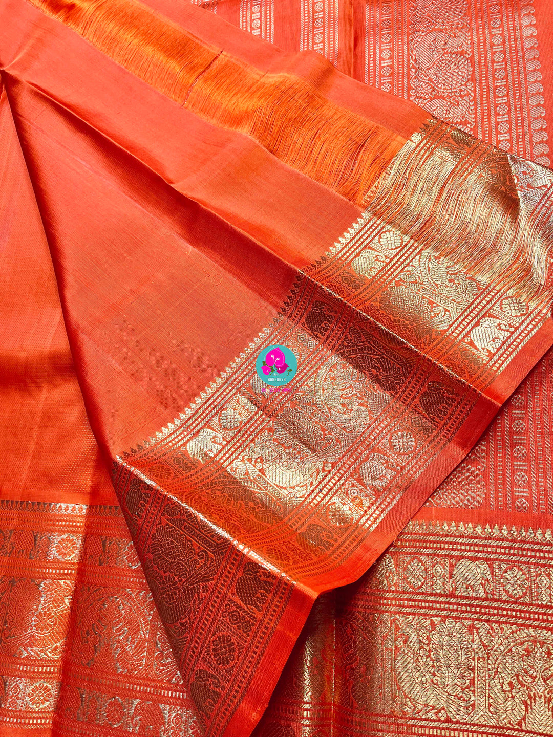 Pure Kanchipattu 3g zari traditional Vaira oosi design on beautiful orange color
