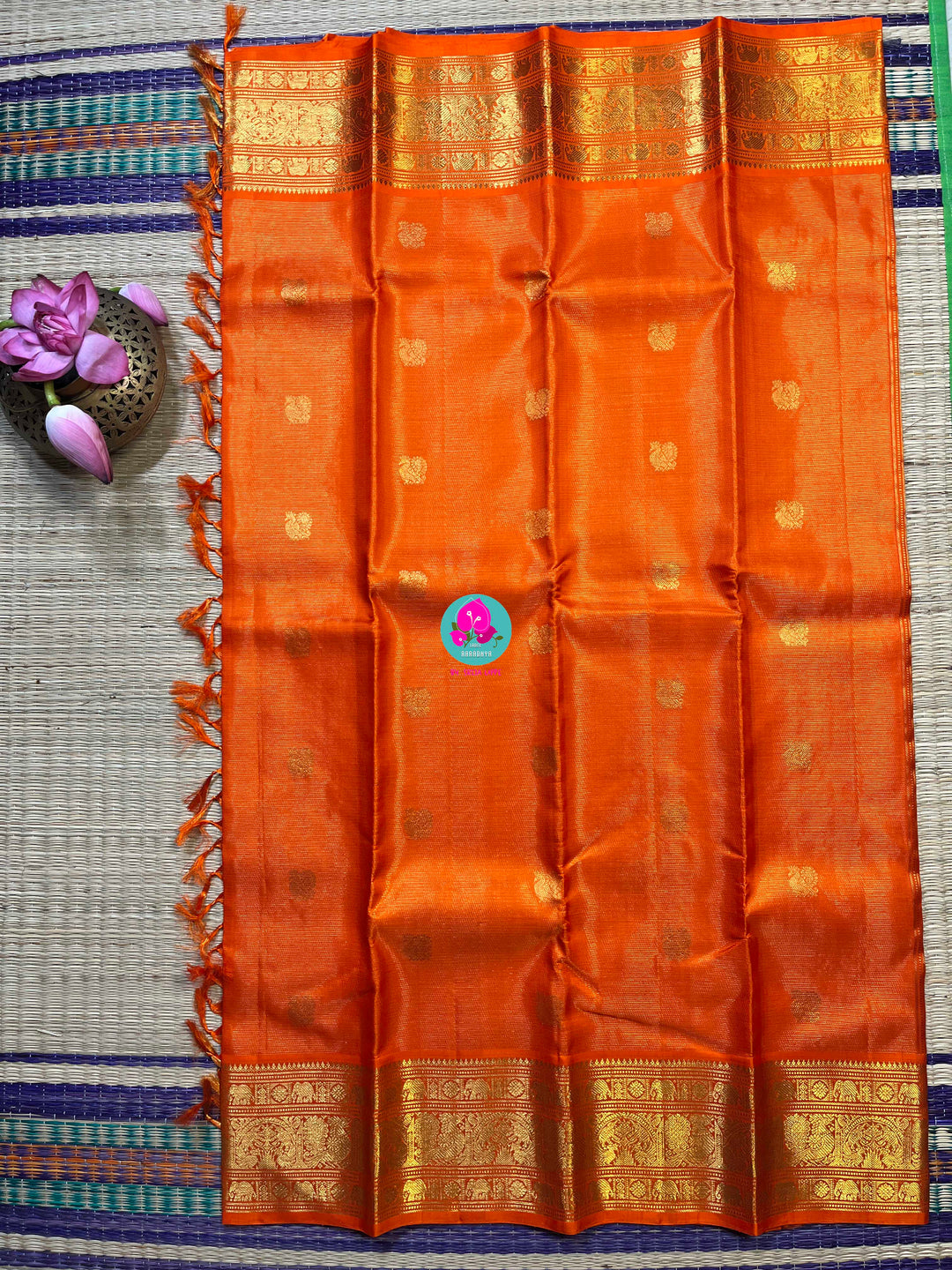 Pure Kanchipattu 3g zari traditional Vaira oosi design on beautiful orange color