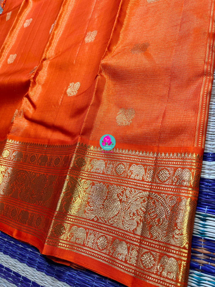 Pure Kanchipattu 3g zari traditional Vaira oosi design on beautiful orange color