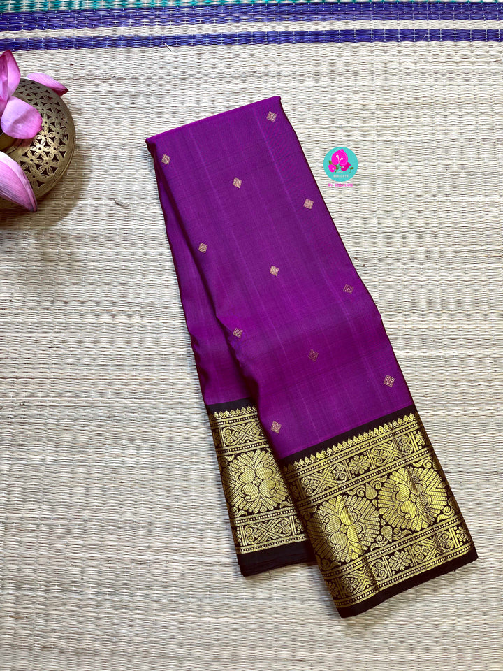 2G deep Kanchipattu handloom saree in the shade of purplish magenta