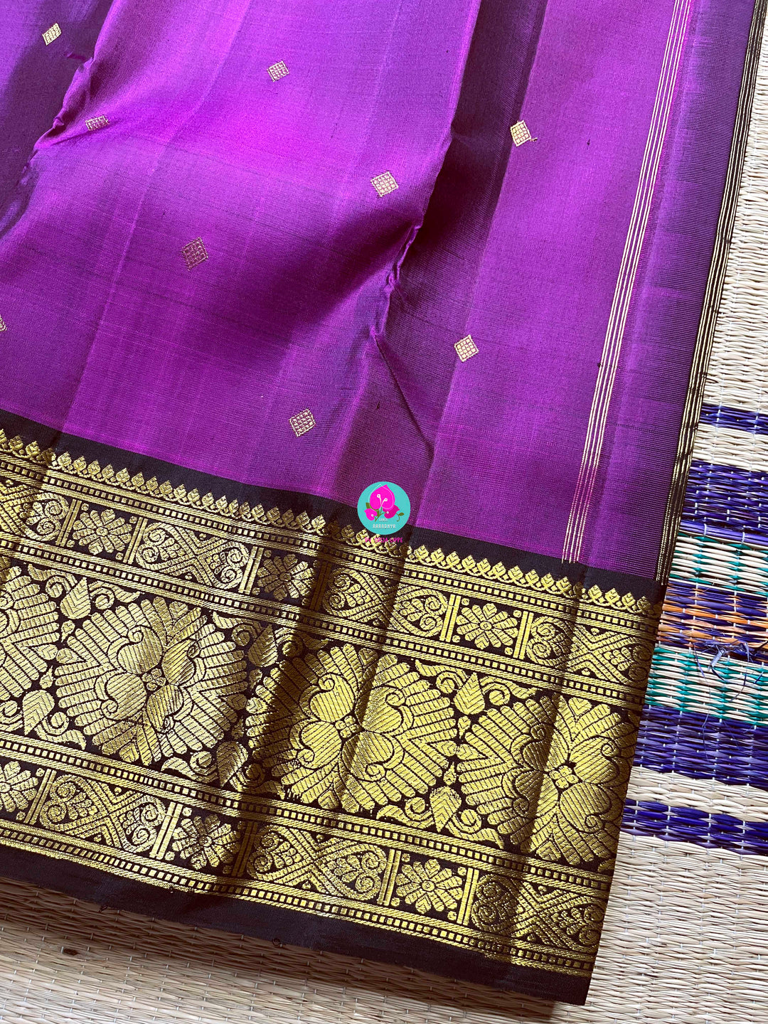 2G deep Kanchipattu handloom saree in the shade of purplish magenta