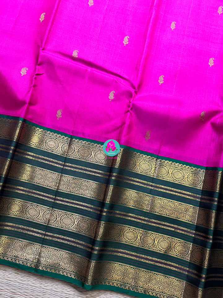 2g zari traditional border in pink and green combination is the perfect vintage contrast