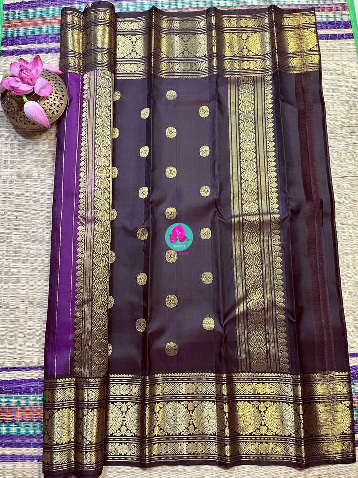 Beautiful purple shaded Kanchipattu Saree with contrast brown border