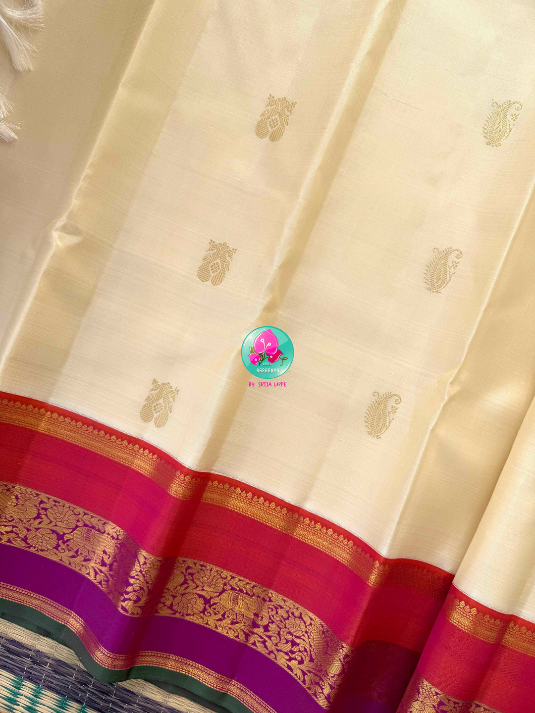 Celestial Ivory: The Pure Handloom Kanjivaram with Surya-Chandrulu Artistry