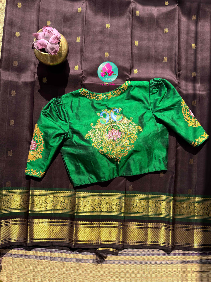 Earth & Emerald: The Trendy Brown & Tanjore Fusion Kanjeevaram