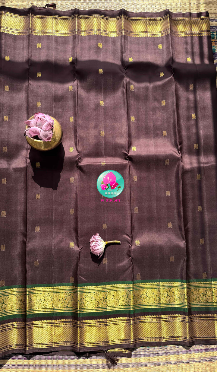 Earth & Emerald: The Trendy Brown & Tanjore Fusion Kanjeevaram