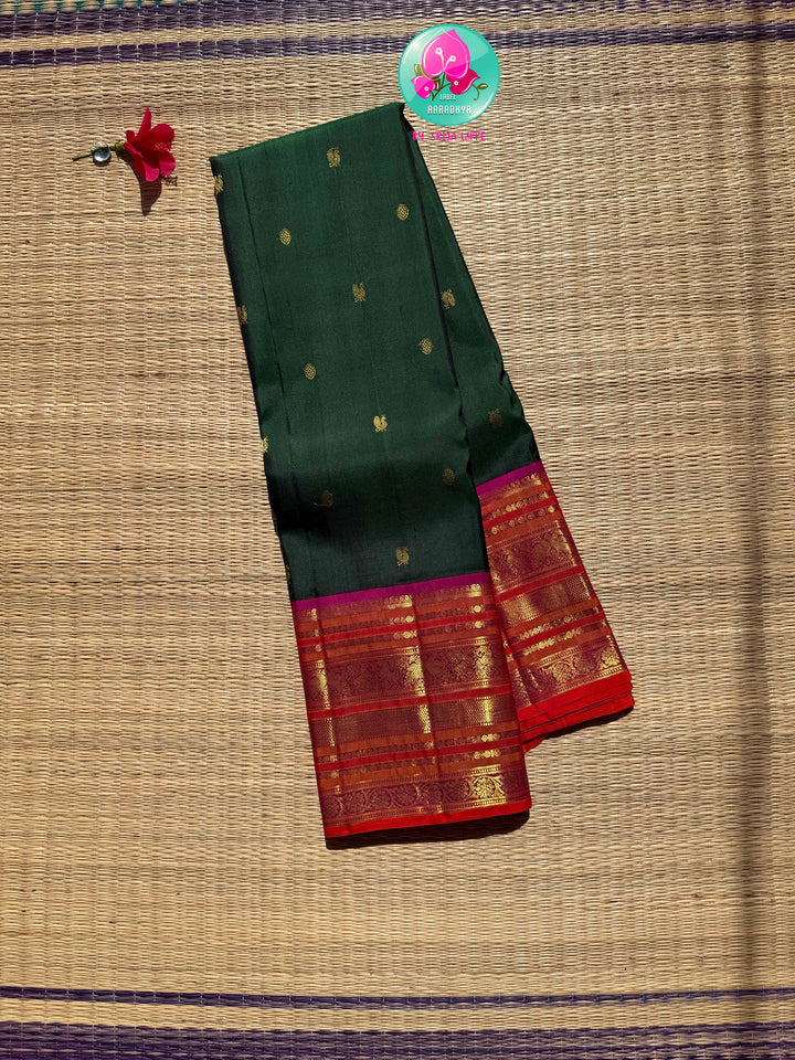 The Sovereign Emerald: Traditional Bottle Green Pure Handloom Kanchipattu Saree
