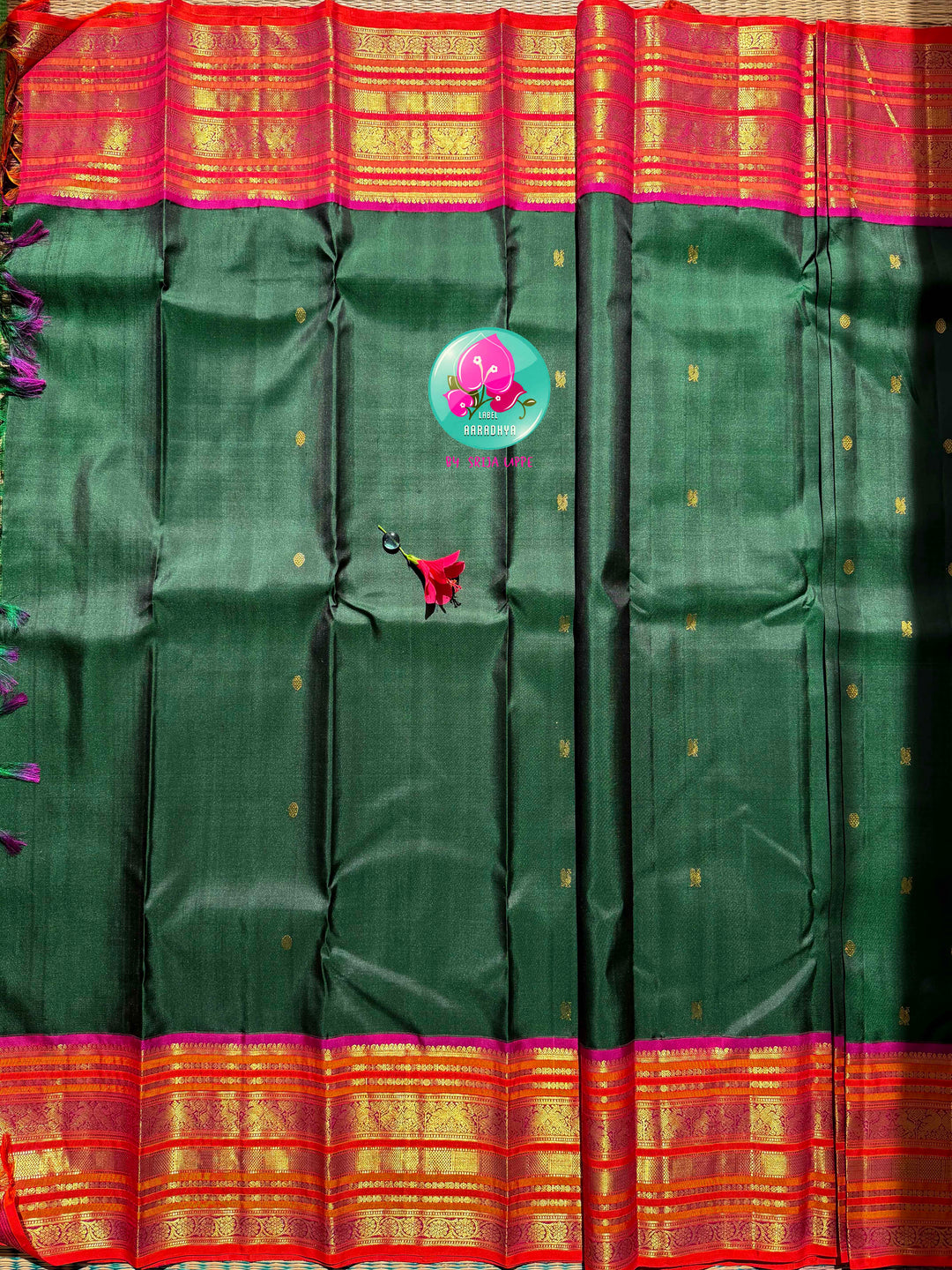 The Sovereign Emerald: Traditional Bottle Green Pure Handloom Kanchipattu Saree