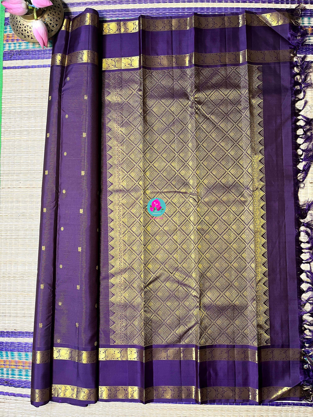 Vaira oosi pure Kanchipattu gap border with peacock motifs in purple