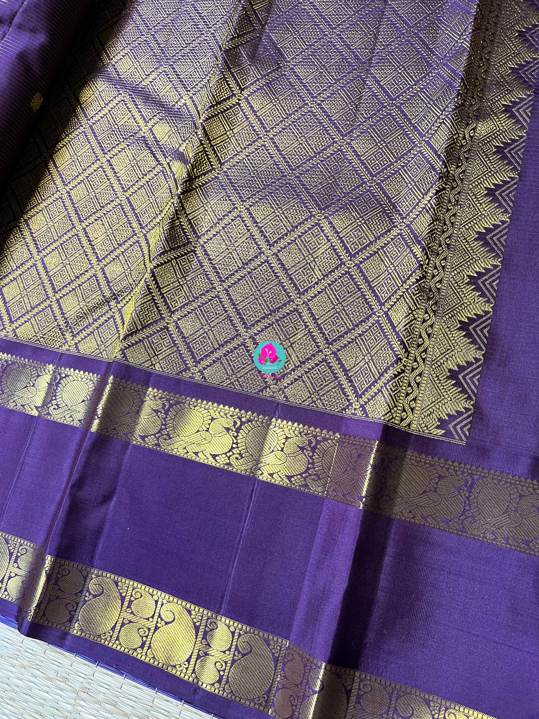 Vaira oosi pure Kanchipattu gap border with peacock motifs in purple