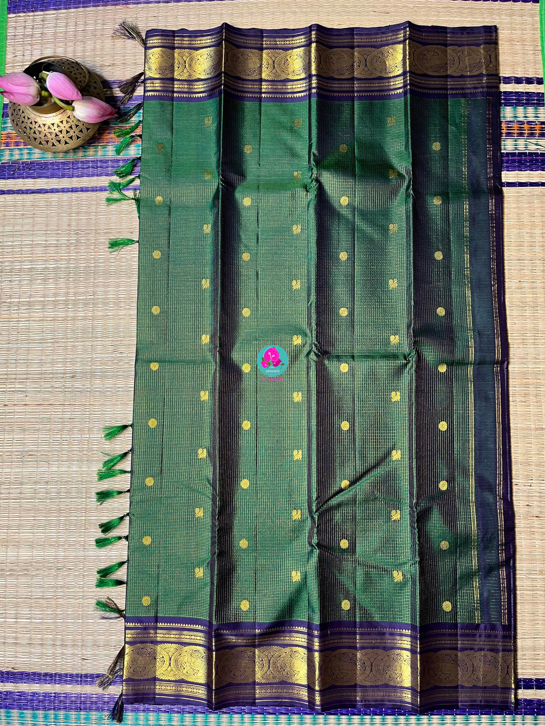 Vaira oosi checks pattern Kanchipuram handloom saree