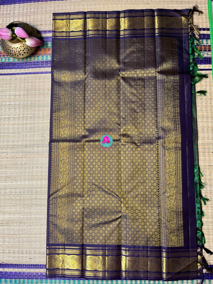 Vaira oosi checks pattern Kanchipuram handloom saree