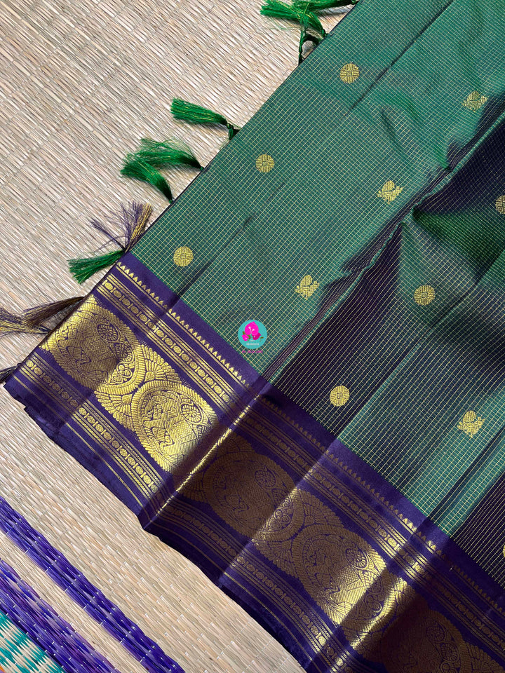 Vaira oosi checks pattern Kanchipuram handloom saree