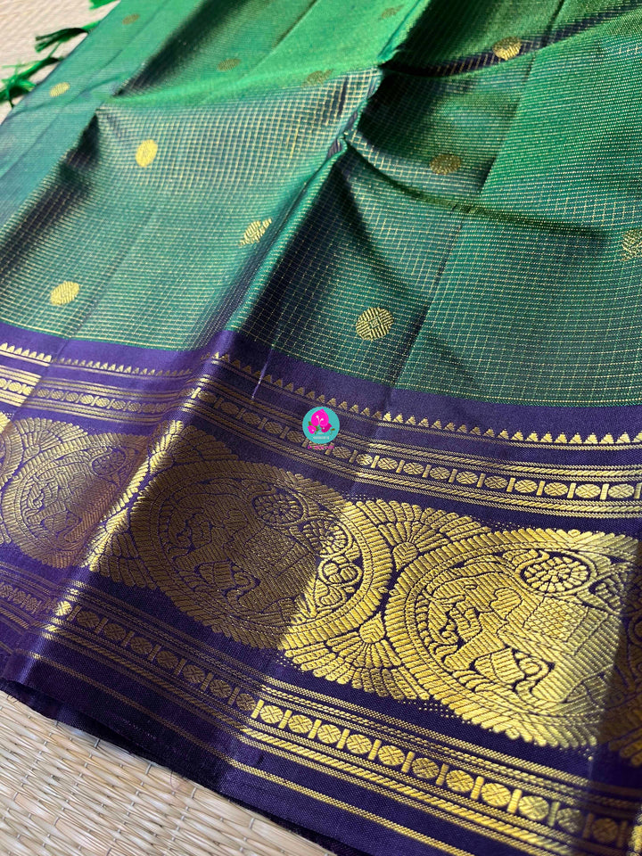 Vaira oosi checks pattern Kanchipuram handloom saree