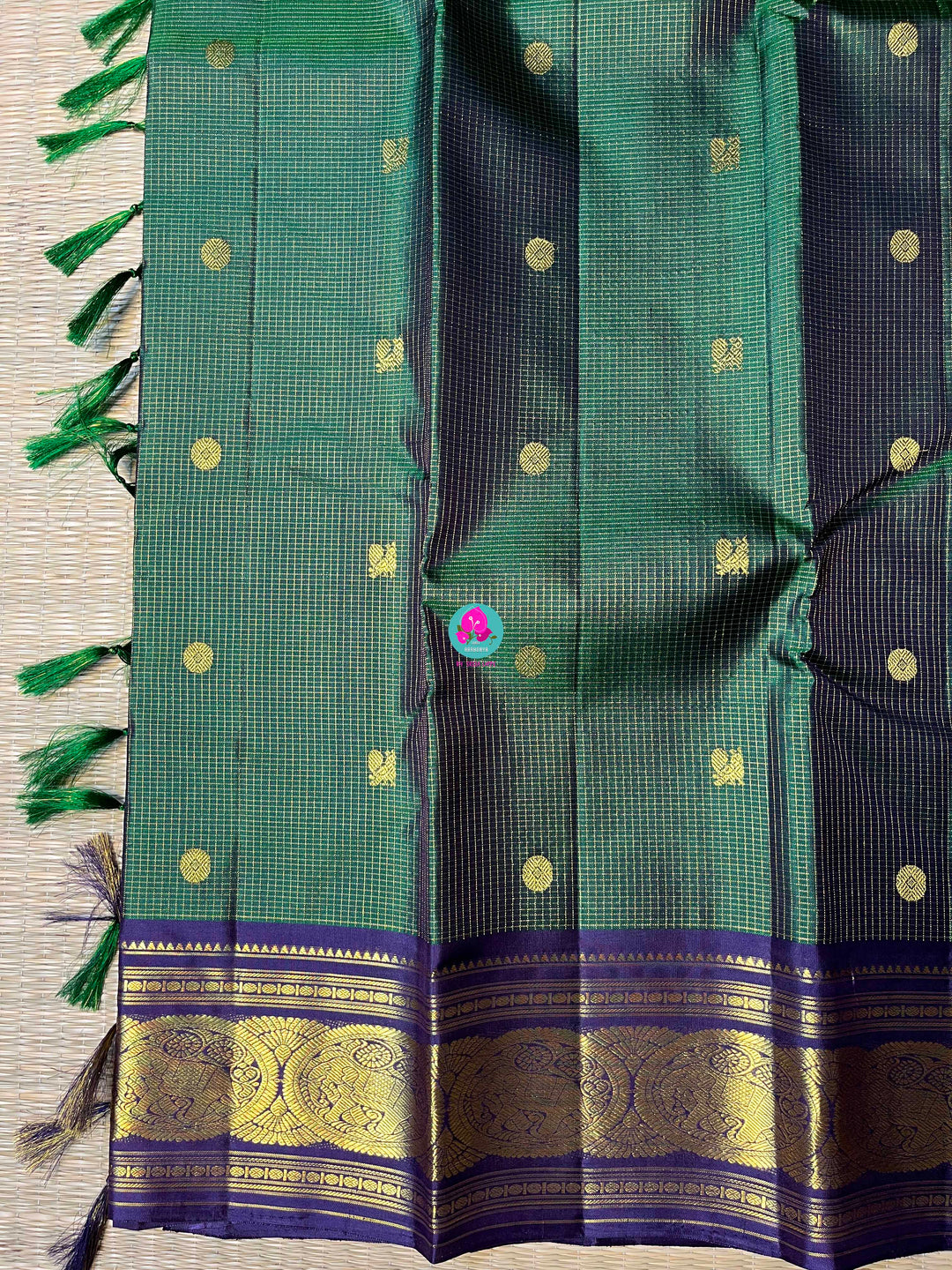 Vaira oosi checks pattern Kanchipuram handloom saree