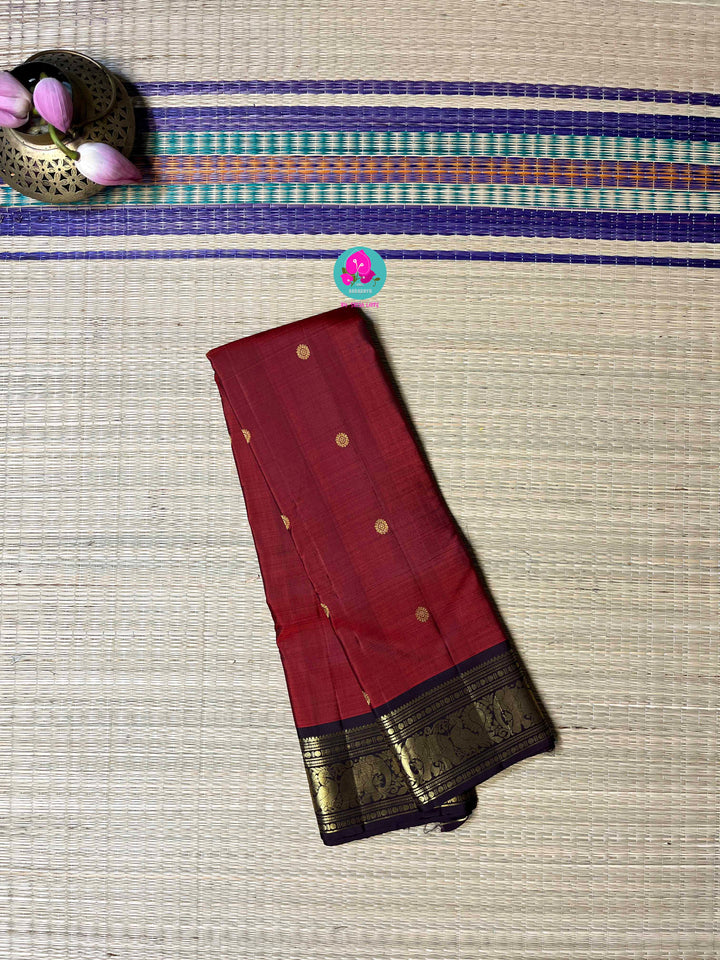 2g Zari Kanchipattu saree in rustic maroon pink and deep brown.