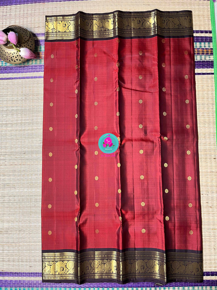 2g Zari Kanchipattu saree in rustic maroon pink and deep brown.