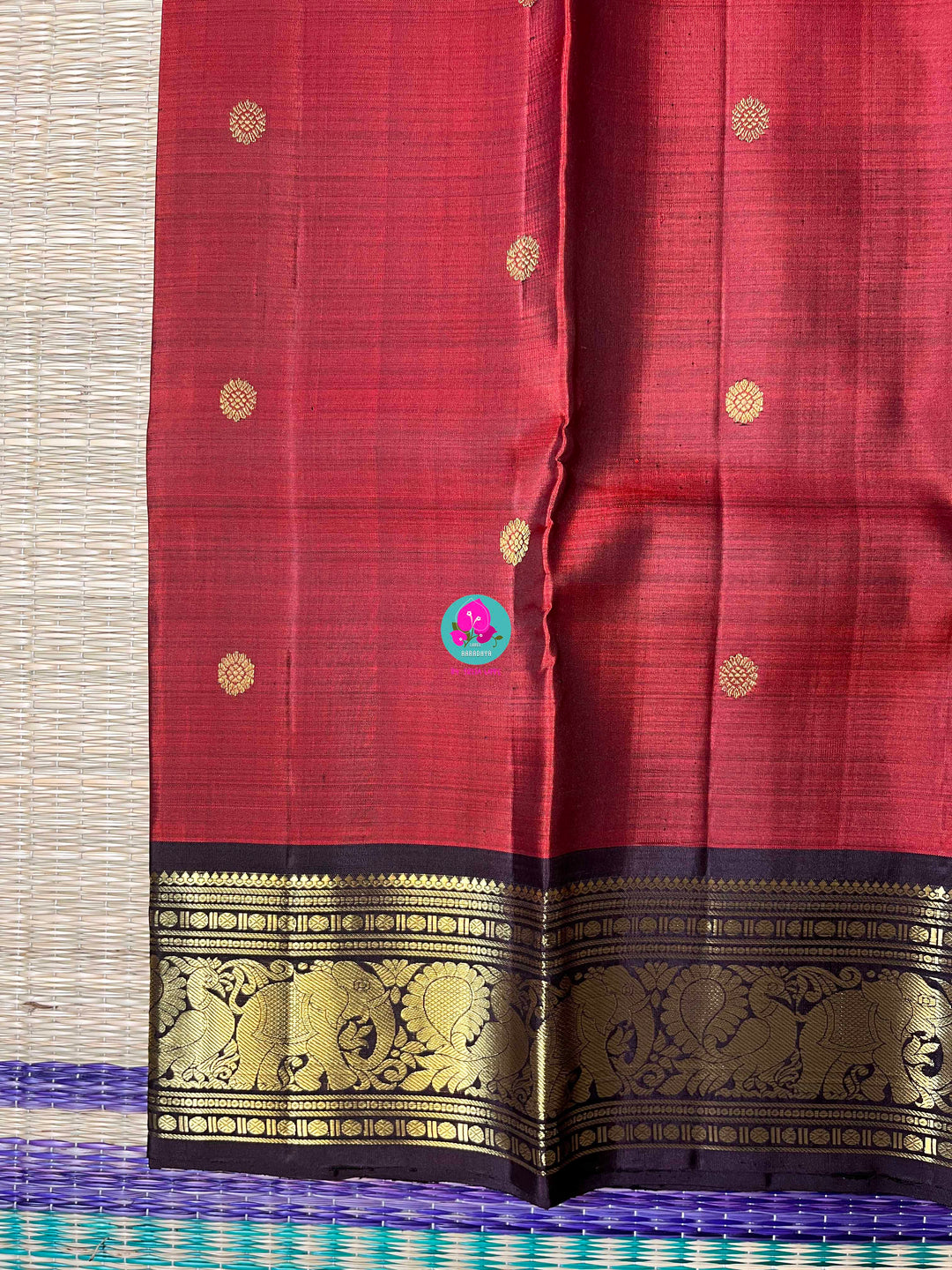 2g Zari Kanchipattu saree in rustic maroon pink and deep brown.