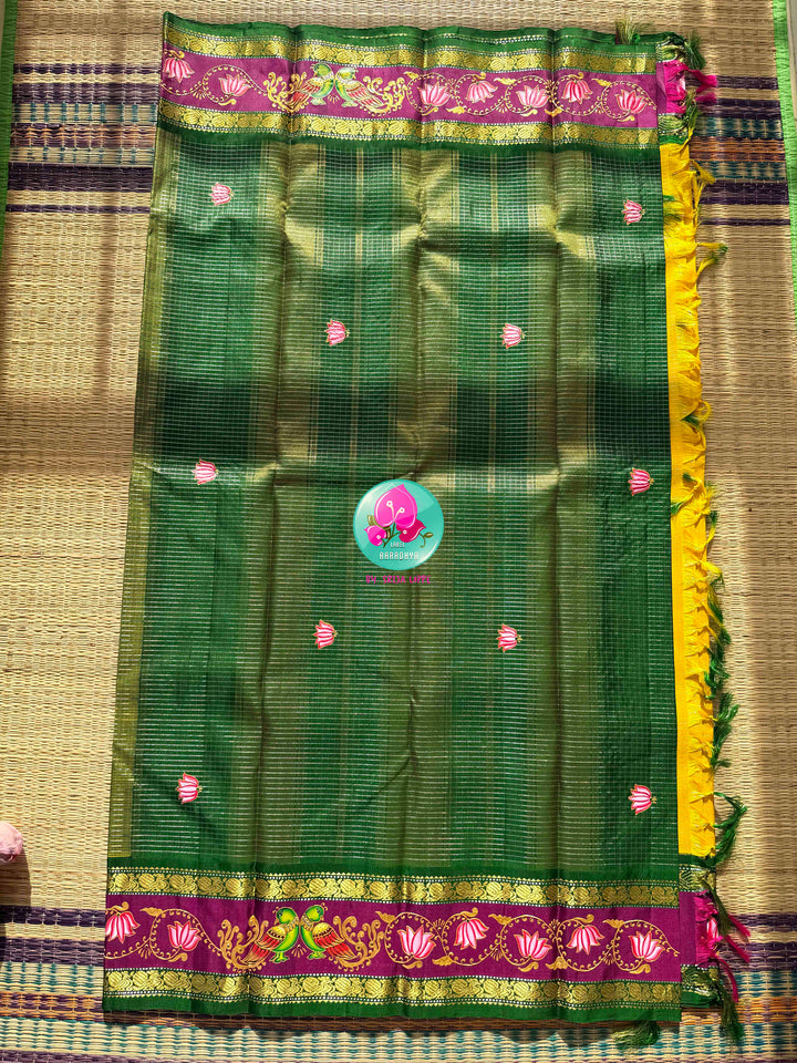 Gilded Sunshine: The Yellow Vaira Oosi Kanchipuram & Tanjore Artistry Symphony