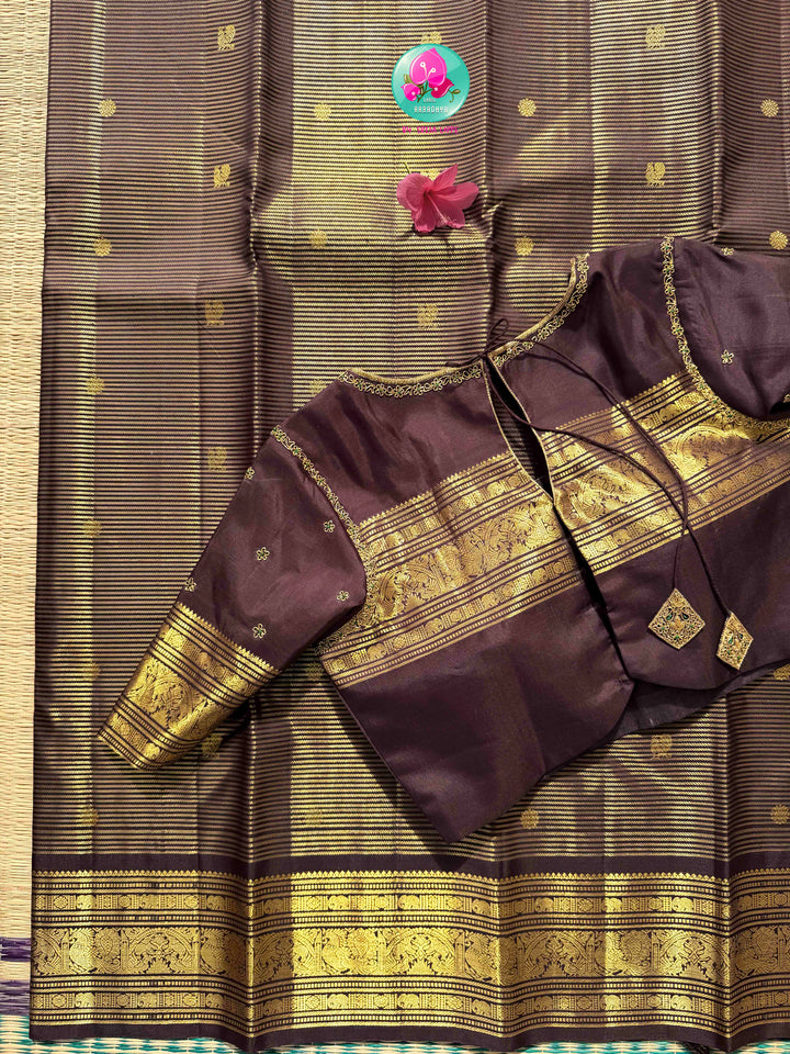 Vintage Cocoa Monochromatic Grandeur: The Dark Brown Vaira Oosi Kanchipattu