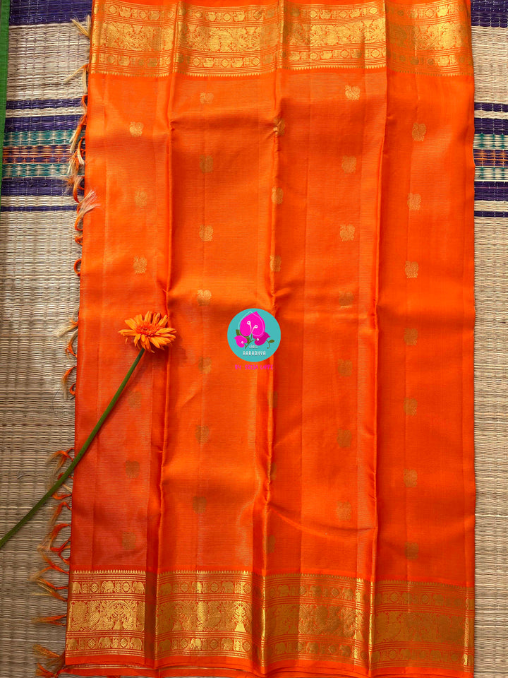 Pure Kanchipattu 3g zari traditional Vaira oosi design Saree on beautiful orange color Paired with blouse