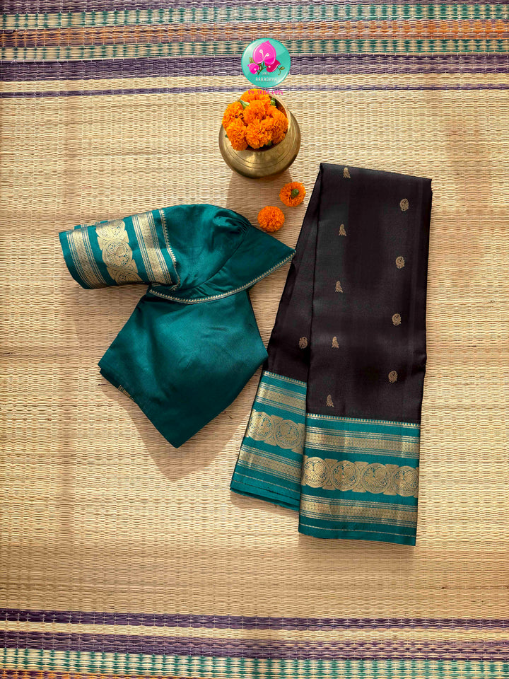 Nocturnal Elegance: Pure Handloom Ebony Black Kanchipattu & Sea Green Harmony