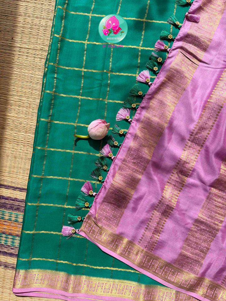 Verdant Elegance: 120gsm Pure Mysore Silk Grid Saree with Lavender Pink Harmony